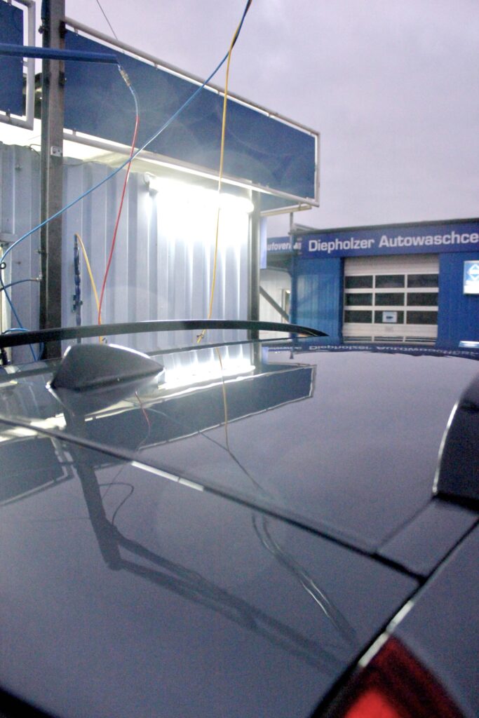 nach-der-reinigung-auto-sauber-blitzblank-glaenzend-frisch-tief-gereinigt-tiefenreinigung-mit-waschbox-diepholz-und-umgebung-sven-ziebarth Blitzblankes, frisch gereinigtes Auto nach der Tiefenreinigung in der Waschbox im Diepholzer Autowaschcenter.